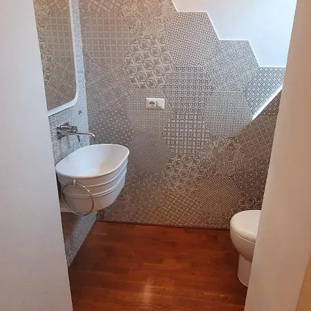 Benedict Pantheon Apartment