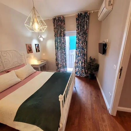 Benedict Pantheon Apartment *