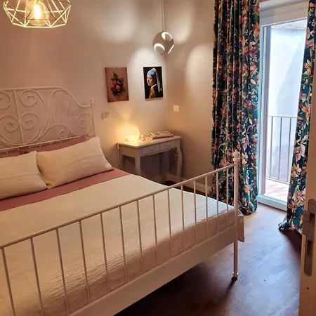 Benedict Pantheon Apartment